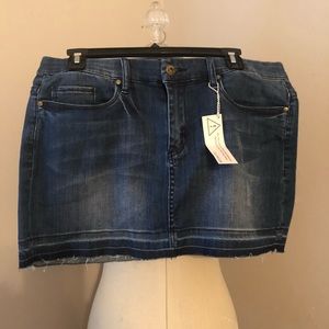 NWT Blank NYC Dark Denim Mini Skirt Size 31